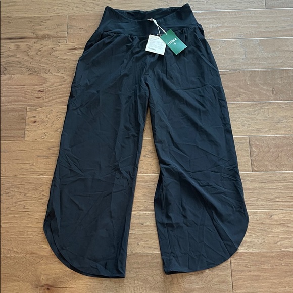 HALARA Pants - Halara Breezeful Black Crossover Waist Cropped Pants Medium NWT